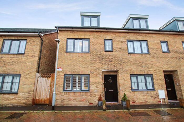 3 Bedroom Terraced House For Sale In Auction Place, Crayford, DA1