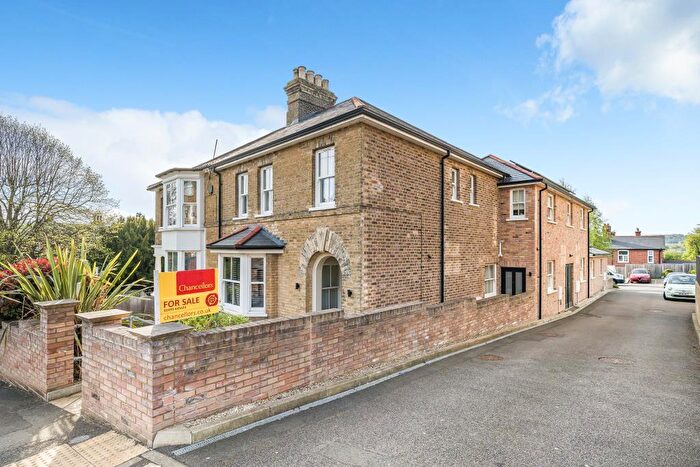 1 Bedroom Flat For Sale In High Wycombe, Buckinghamshire, HP13