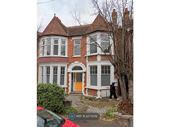 1 Bedroom Flat To Rent In Lyndhurst Drive, London, E10