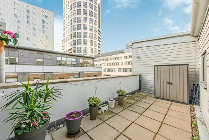 1 Bedroom Flat For Sale In Britannia Walk, Shoreditch, London, N1