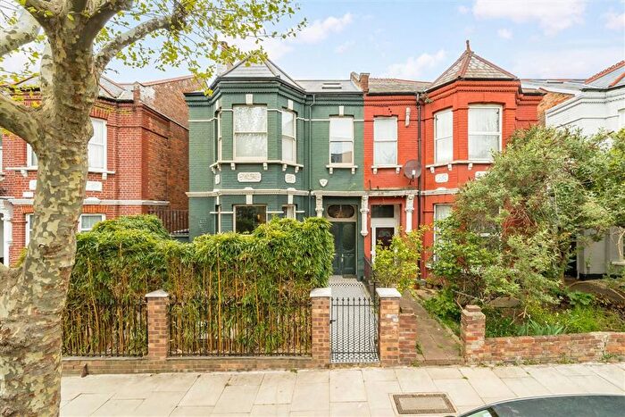 5 Bedroom Semi Detached House For Sale In Skardu Road, Cricklewood, NW2