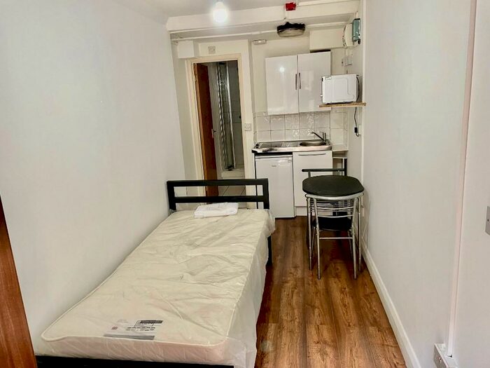 Studio To Rent In Langtry Walk, London, NW8