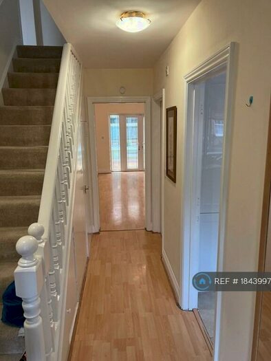 4 Bedroom Semi-Detached House To Rent In Cowslip Road, London, E18