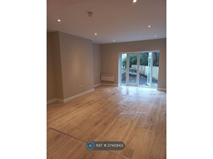 1 Bedroom Flat To Rent In Crescent Road, Bournemouth, BH2