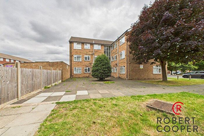 2 Bedroom Apartment For Sale In Victoria Road, Ruislip, HA4
