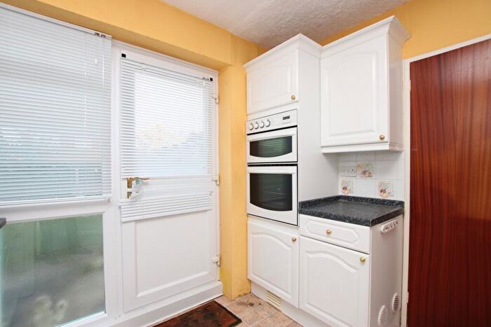 2 Bedroom Detached Bungalow For Sale In Horrocks Way, Kettering, Northamptonshire, NN15