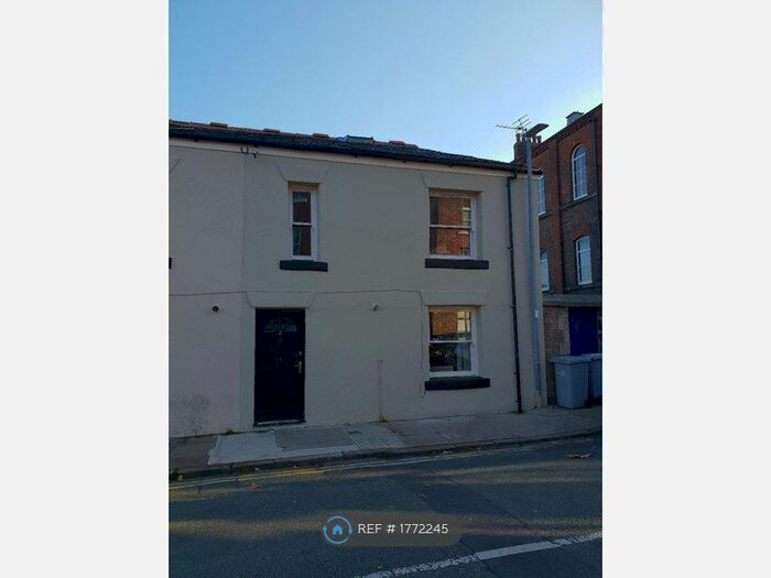 4 Bedroom Semi-Detached House To Rent In St. Georges Street, Macclesfield, SK11