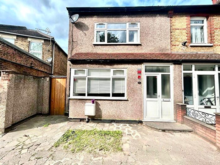 2 Bedroom Terraced House To Rent In Chigwell Road, South Woodford, E18