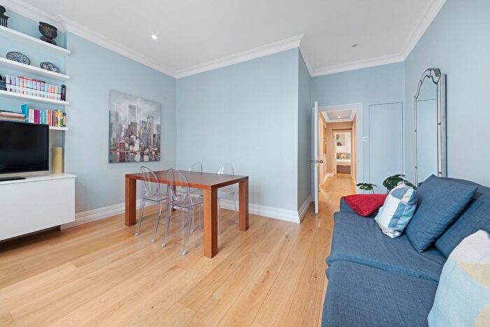 2 Bedroom Flat To Rent In Kensington Park Road, London, W11