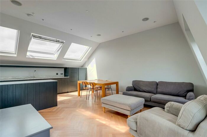 2 Bedroom Apartment To Rent In Vardens Road, SW11