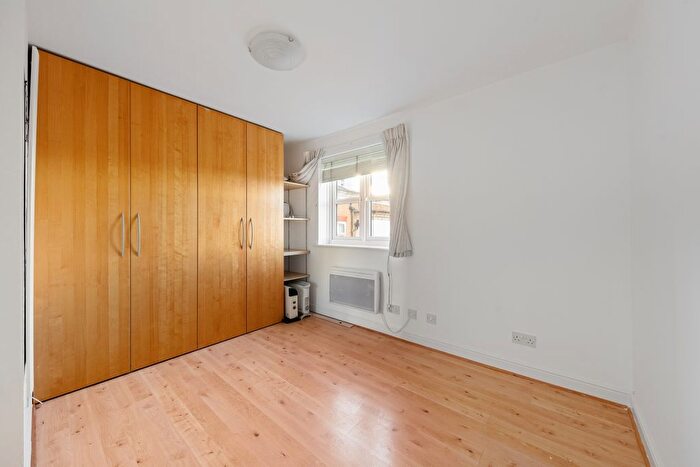 2 Bedroom Flat For Sale In Glaisher Street, London, SE8