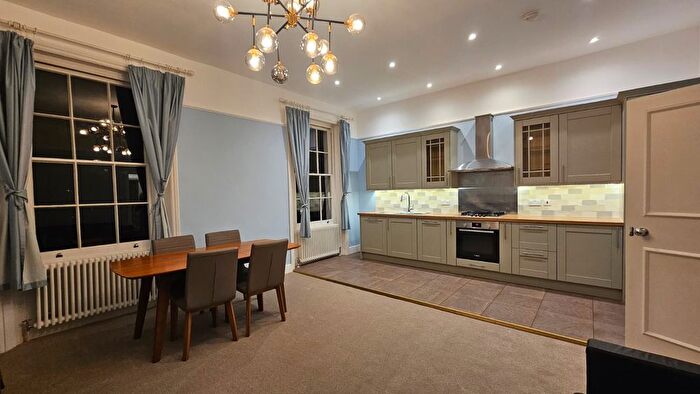 2 Bedroom Flat To Rent In St Georges Square, London, SW1V