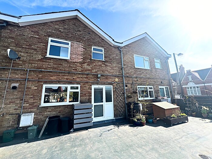 3 Bedroom Flat To Rent In Trinity Close, Northwood, HA6
