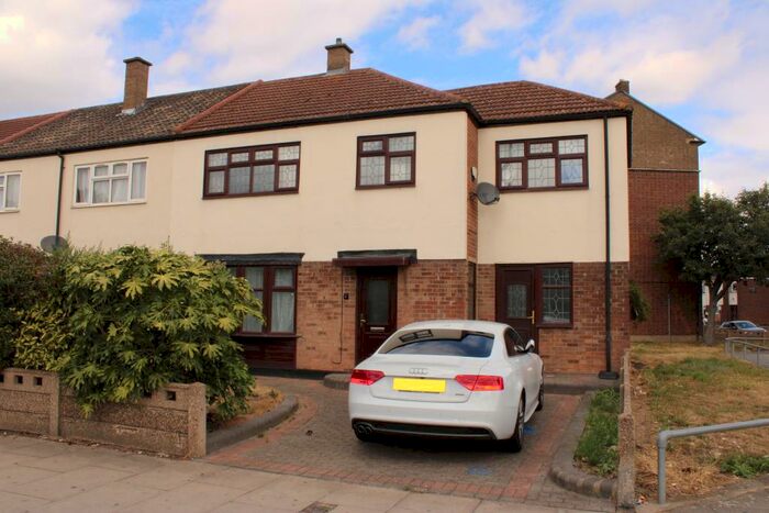 4 Bedroom House To Rent In Bastable Avenue, IG11