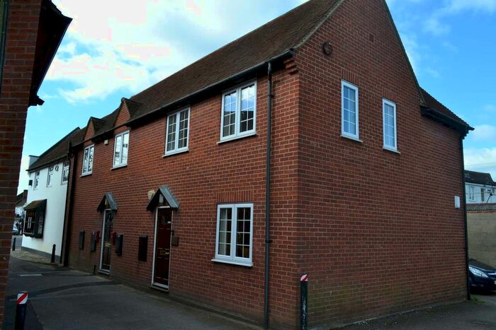1 Bedroom Flat To Rent In The Broadway, Thatcham, RG19