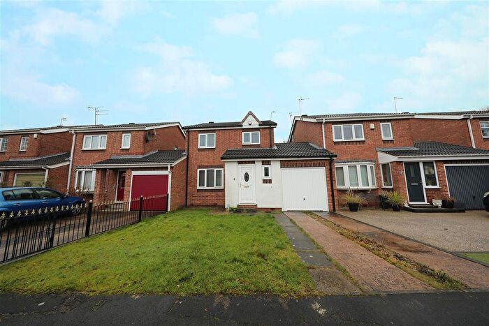 3 Bedroom Link Detached House For Sale In Spring Grove, Hull, HU3