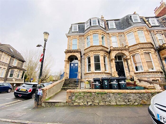 3 Bedroom Flat To Rent In Manilla Road, Bristol, BS8