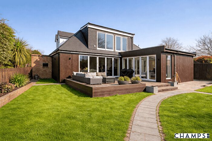 4 Bedroom Detached House For Sale In Tadmor Close, Sunbury-On-Thames, TW16