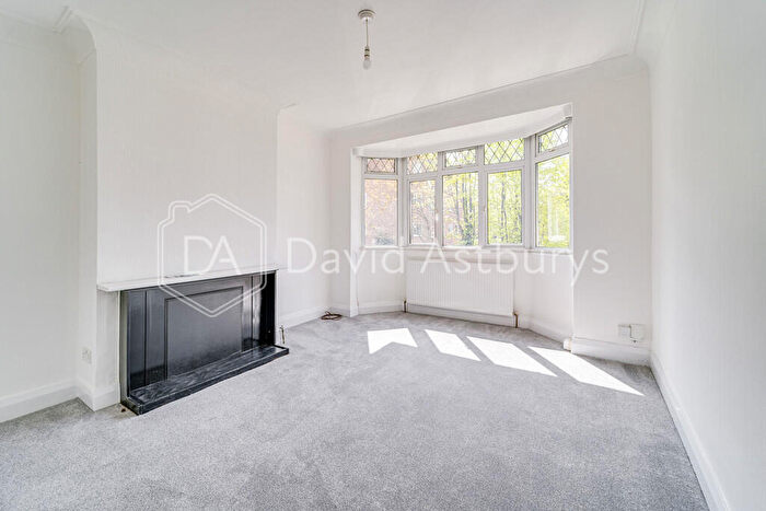 2 Bedroom Apartment To Rent In Palmerston Road, Wood Green, London, N22
