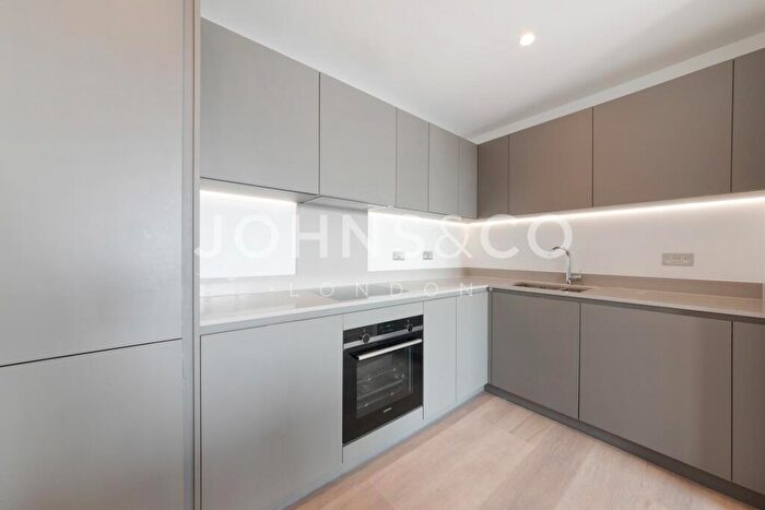 2 Bedroom Apartment To Rent In Corn House, Stratford, London, E15