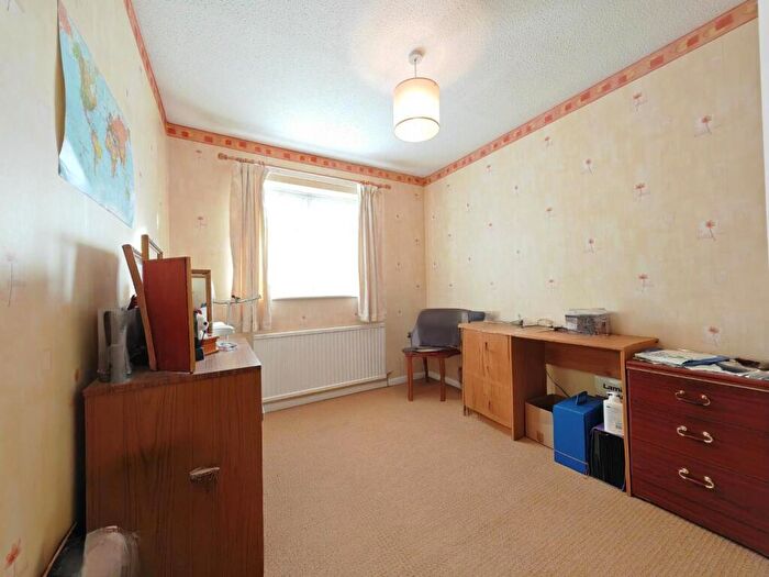 3 Bedroom End Of Terrace House For Sale In Mornington Avenue, Finchampstead, RG40
