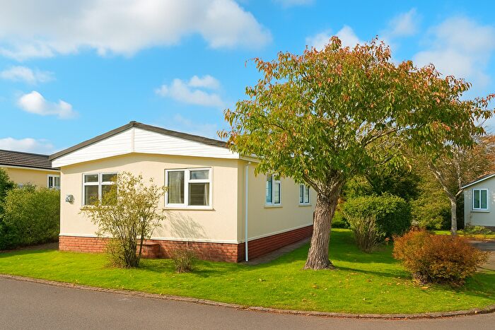 2 Bedroom Mobile/park Home For Sale In Oakymead Park, Newton Road, TQ12