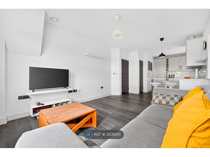 2 Bedroom Flat To Rent In Croydon Road, London, SE20
