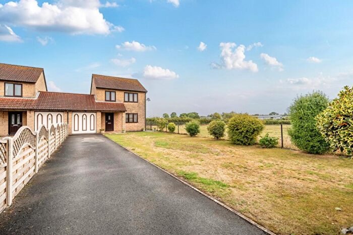 3 Bedroom Link Detached House For Sale In Hempitts Road, Walton, BA16