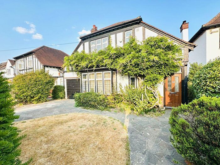 4 Bedroom Detached House For Sale In Lower Hill Road, Epsom, KT19