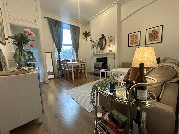 2 Bedroom Apartment To Rent In Green Lanes, Haringey, N8