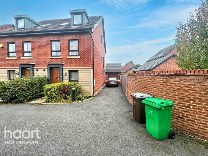 4 Bedroom Semi-Detached House For Sale In Chatterley Parkway, Nottingham, NG8