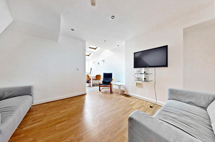 7 Bedroom House To Rent In West Avenue, BA2