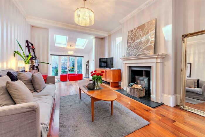 2 Bedroom Flat To Rent In Talbot Road, London, N6