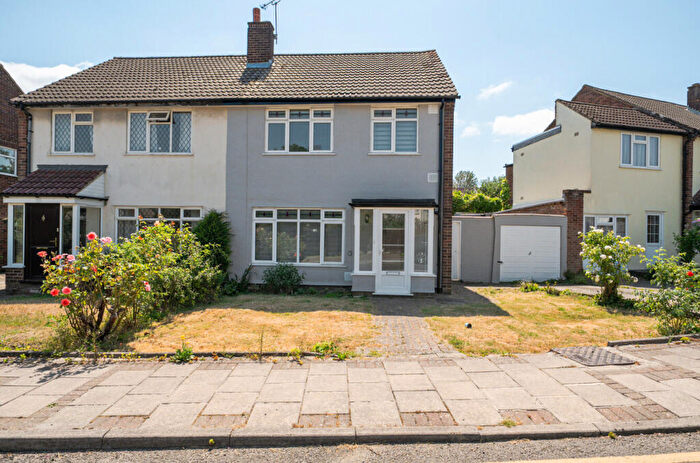 3 Bedroom Semi Detached House For Sale In Waverley Close, Bromley, BR2