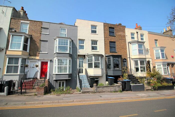 3 Bedroom Town House To Rent In West Cliff Road, Ramsgate, CT11