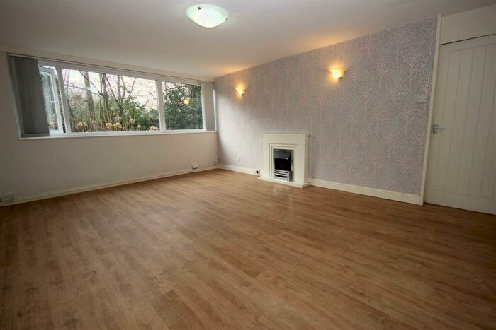 2 Bedroom Flat To Rent In Brandhall Court, Wolverhampton Road, Oldbury, B68