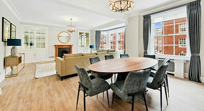 2 Bedroom Flat To Rent In - Grosvenor Sqaure, London, W1K
