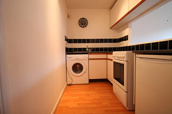 1 Bedroom Flat To Rent In Goosens Close, Sutton, SM1