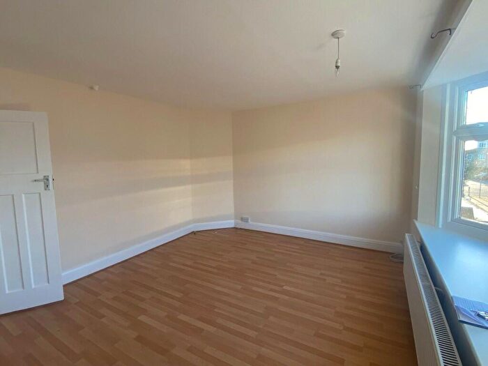 1 Bedroom Flat To Rent In Hart Road, Benfleet, Essex, SS7