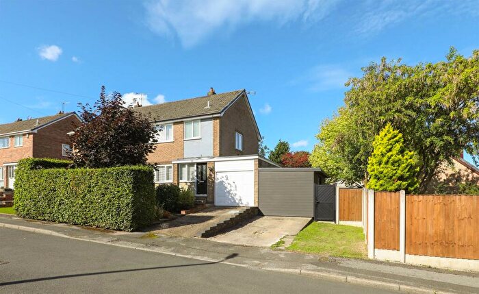 3 Bedroom Semi Detached House For Sale In Dale Road, New Tupton, S42