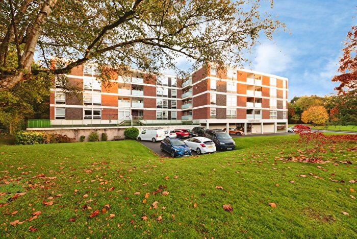2 Bedroom Flat For Sale In Chelmscote Road, Solihull, West Midlands, B92