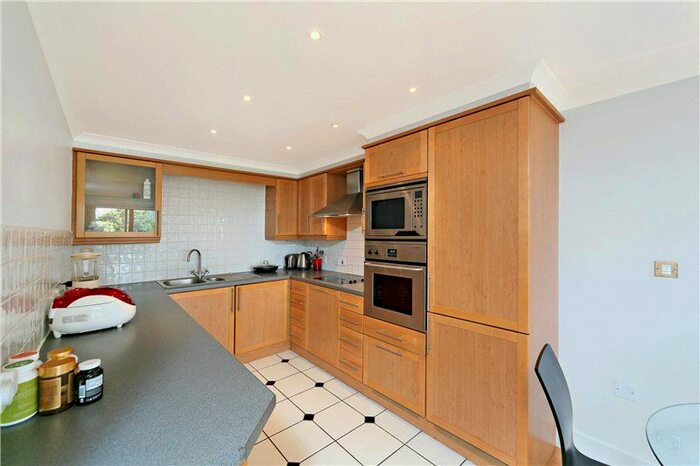 2 Bedroom Flat To Rent In Chiswick High Road, Chiswick, London, W4