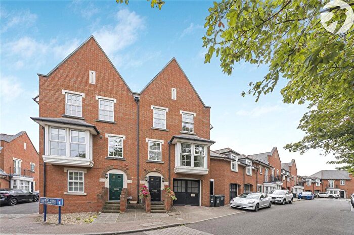 4 Bedroom Terraced House For Sale In Calcroft Avenue, Greenhithe, Kent, DA9