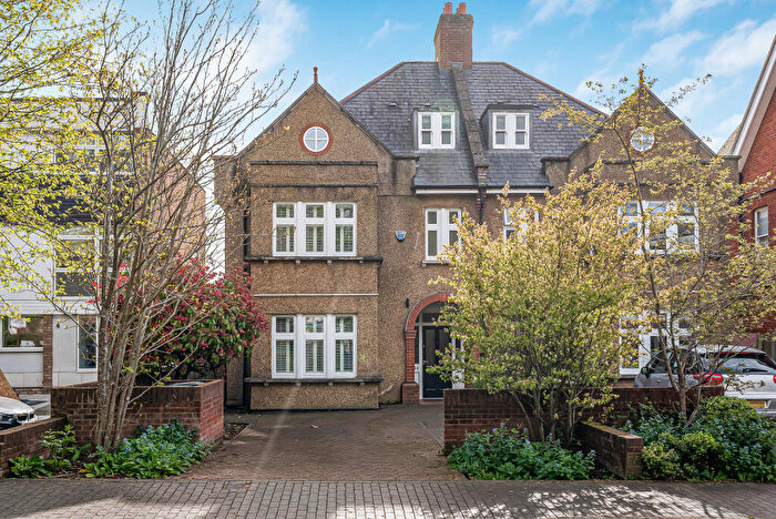 5 Bedroom Semi Detached House For Sale In Lemsford Road, St Albans, AL1