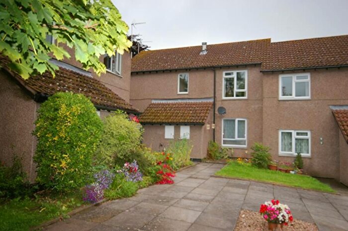 2 Bedroom Flat To Rent In Brook Close, Minehead, TA24