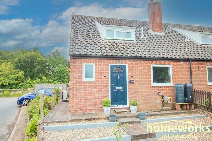 2 Bedroom End Of Terrace House For Sale In Yew Tree Court, NR20