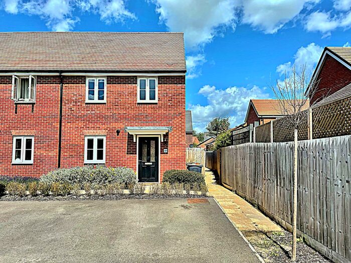 3 Bedroom End Of Terrace House To Rent In Sutherland Lane Bedford, MK40