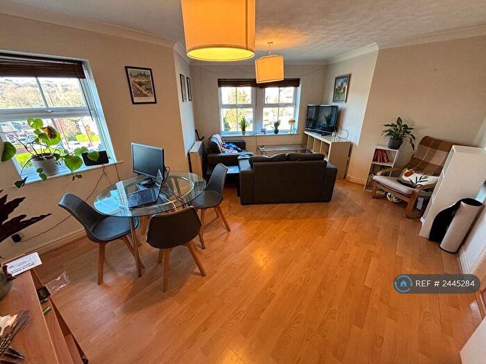 2 Bedroom Flat To Rent In The Cricketers, Leeds, LS5