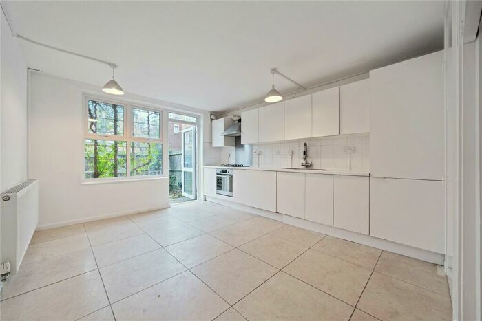 3 Bedroom House To Rent In Crosby Walk, London, E8