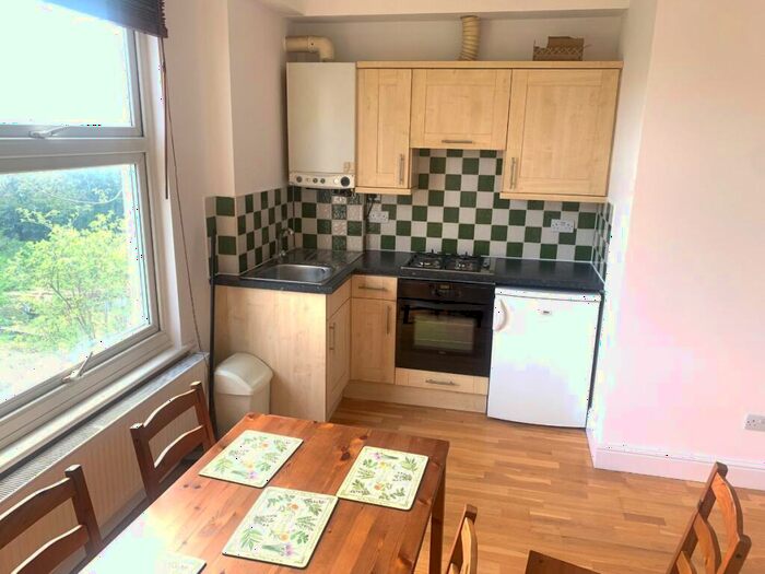 1 Bedroom Flat To Rent In Camden Road, London, N7